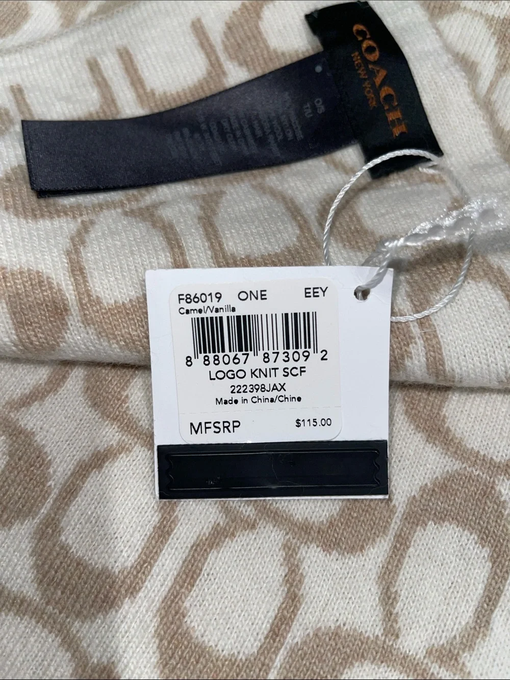 Coach Reversible Signature Scarf in Beige and Cream NWT F86019 Camel Vanilla